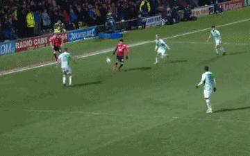 利兹联VS狼队直播分析TA：曼联缺少了马奎尔的沟通与强对抗；拉头发染红是英超硬性规则